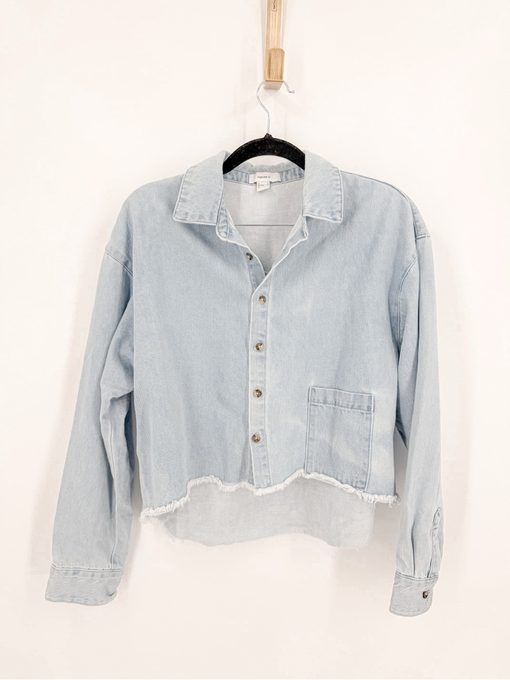 Forever 21 Light Wash Cropped Denim Jacket Raw Hem Size M